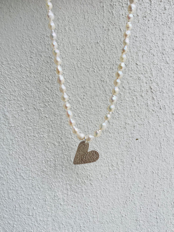 🤍 Collana in Argento 925 con Mini Perle Barocche e Cuore Martellato