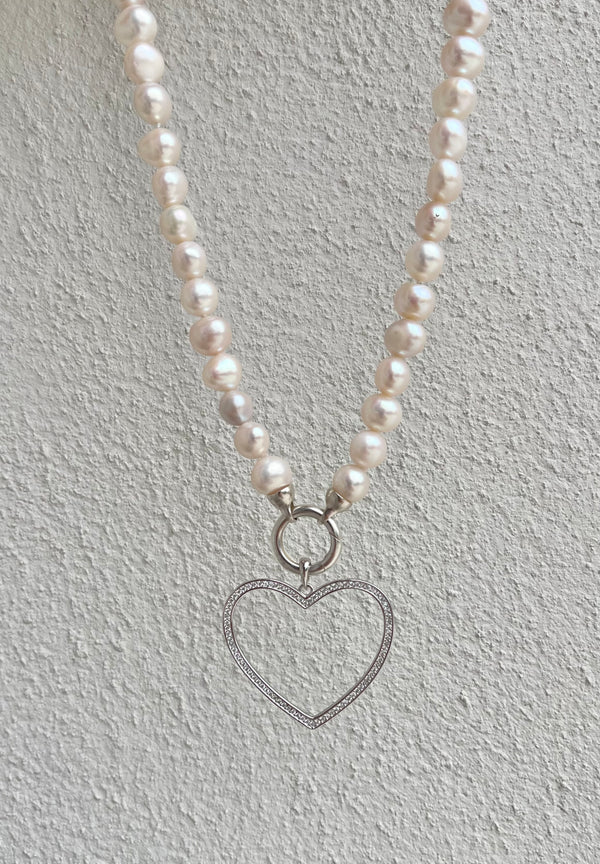 Collana con Perle di Fiume e Cuore in Argento 925 con Zirconi.